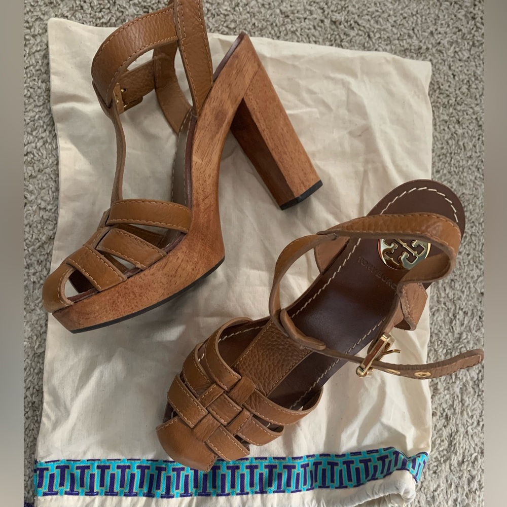 Tory Burch Brown Pebbled leather, wooden heels